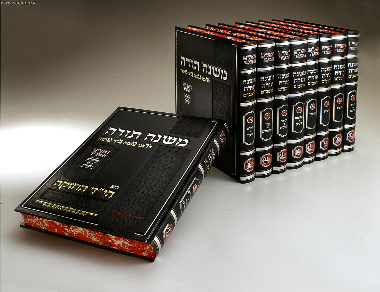 משנה תורה לרמב"ם בהוצאת המאור פנינים ט' כרכים