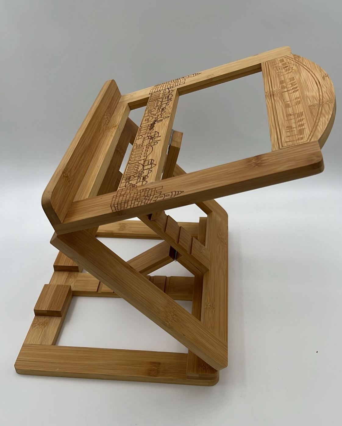 סטנדר שולחני מתקפל ומדורג בדירוג כפול - צבע חום בהיר / בעיטור ירושלים